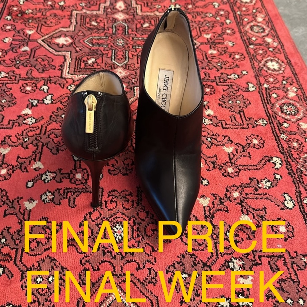 So chic!  Jimmy Choo 🔥 black leather ankle booties, Size 9!